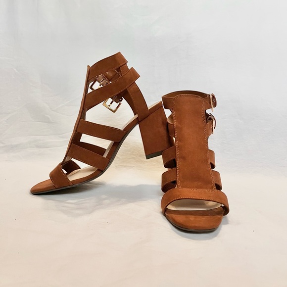 Cato Comfort Shoes - CAMEL BROWN Buckle up STRAPY Chunky HEALS Size 9
